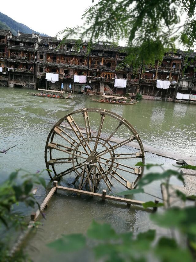 凤凰古城水车图片
