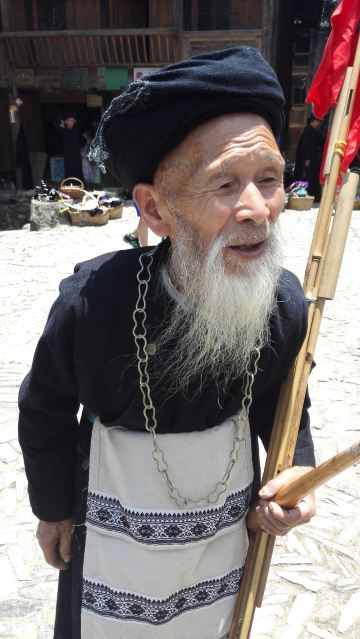 参演人员大多是老者,最长者是已86岁的老爷爷,他们蓄着长长的白胡子