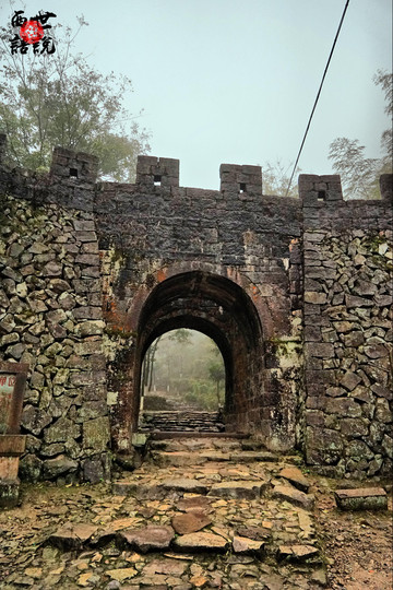 仙霞关一共分为4关,走过四关,就到达了廿八都.