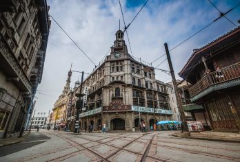 上海影视乐园+朱家角古镇一日游【影视基地&江南古镇&纯玩】【民国风情影视乐园+明清千年水乡古镇朱家角，全程专车接送】