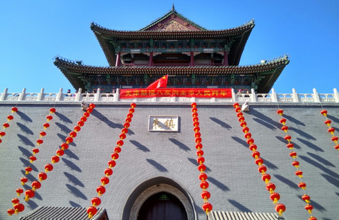 今天是春节大年初三,和父母一起逛天津的鼓楼