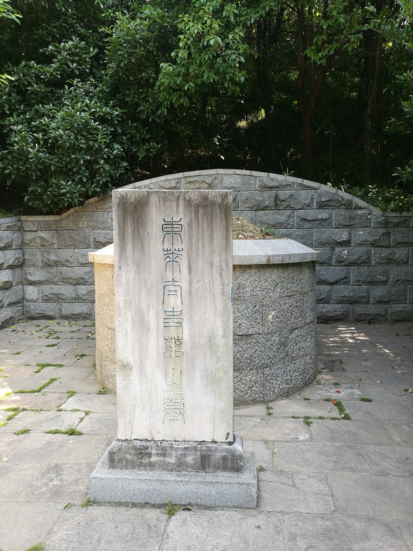 中国有三处鲁肃墓,一处在岳阳楼附近,一处在镇江,还有一处在哪不记得