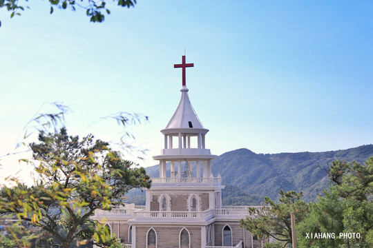 太平洋战争爆发以后,倪柝声曾在此购买一批传教士别墅,办成"执事之家"