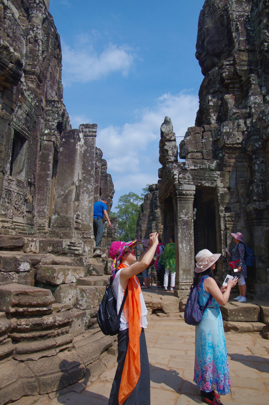 刺绣石雕 微笑高棉 虚实空间 留白人生 领悟废墟