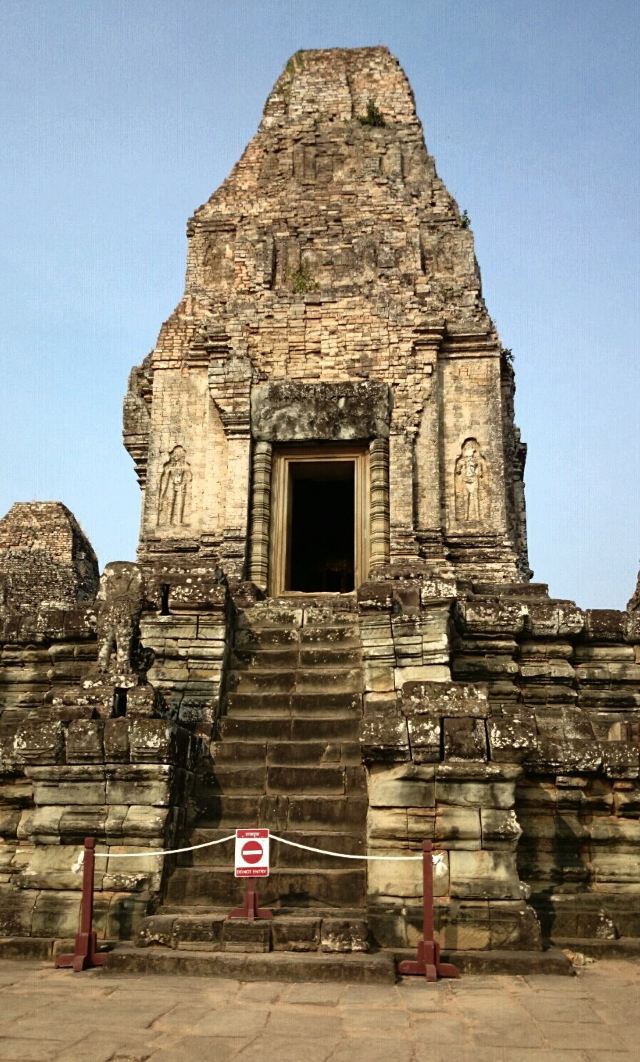 仍然属于红砖建筑,年代久远,风化的厉害.