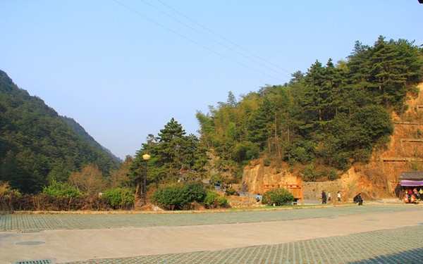 九華山大願文化園景區位於中國四大佛教名山之一,國家級重點風景名勝