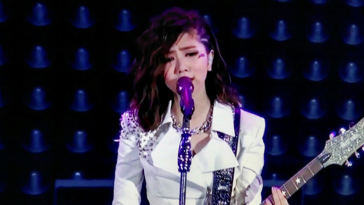 你说是我们相见恨晚之大学与邓紫棋的吻(2) - 香