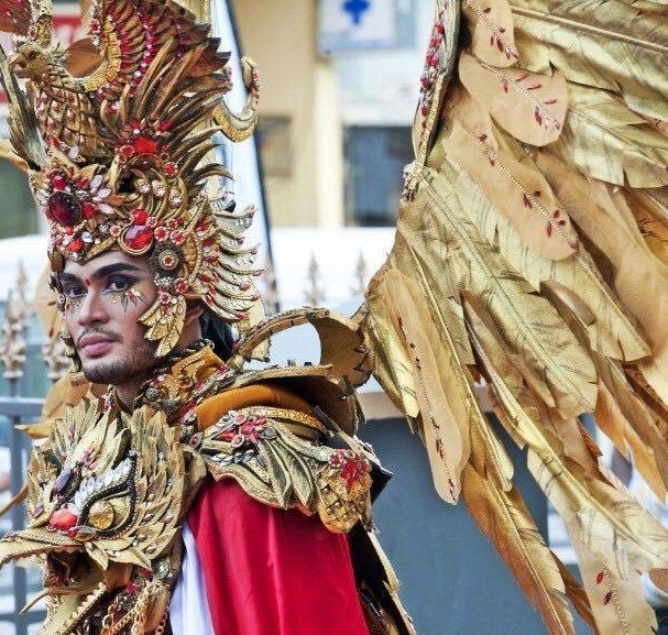 塞舌尔人是典型的克里奥尔人,白,黑,棕,黄,红,什么人种都有.