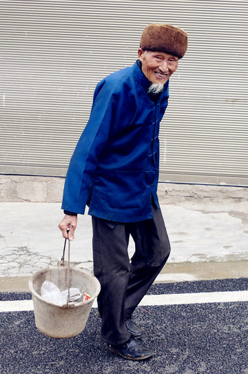 韦金勇:封开大斑石,黄姚古镇,桂平西山,九龙瀑布,马岭河,万峰林等17景