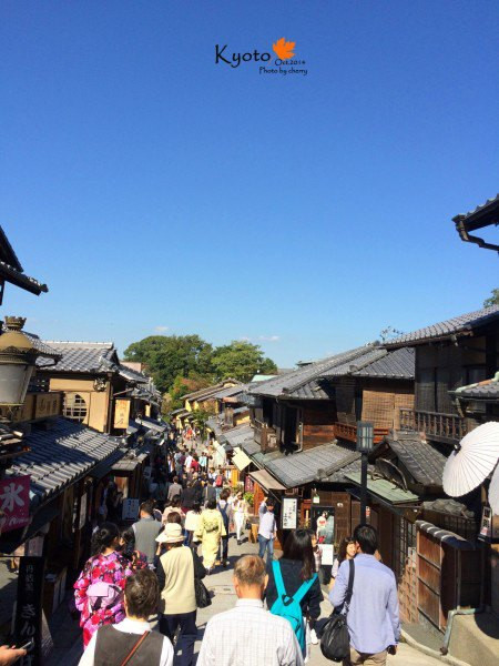 在自助料理机上买饮料喝,有木有穿越的感觉,哈哈  艺伎是指日本传统的