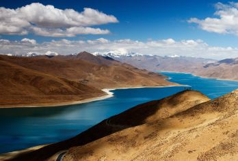 西藏拉萨羊卓雍错午班半日游【穿越千年时空，回到古老山南，沉醉在天堂般湖光山色中。】