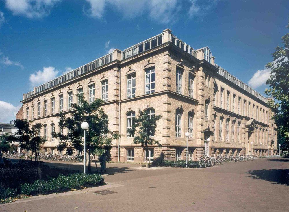 体现著德国人的严谨 【名胜古迹】 卡尔斯鲁厄是以卡尔斯鲁厄王宫为