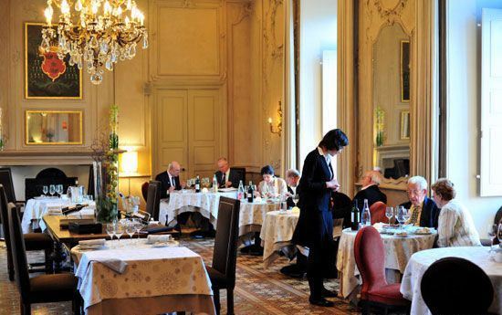 法国浪漫主义的融入--米其林轮胎与餐饮的融合