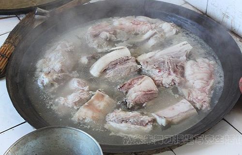 东北特色杀猪菜吃播 CghzfVTIgOmAYfMjAACny5wkXjE886_R_580_320.jpg