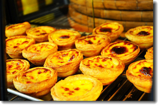 葡式纽结糖等总计600多款产品,涵盖多方面;  梁灿光的另一过人之处