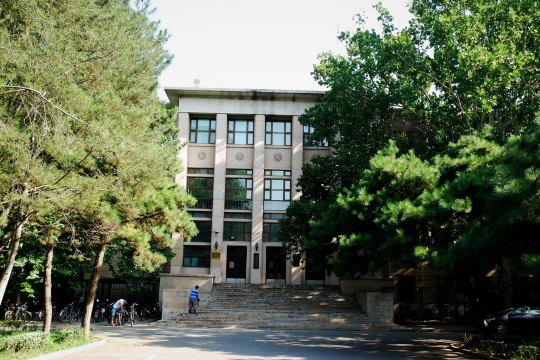 美术学院雕塑 继续前行,路过清华大学软件学院.