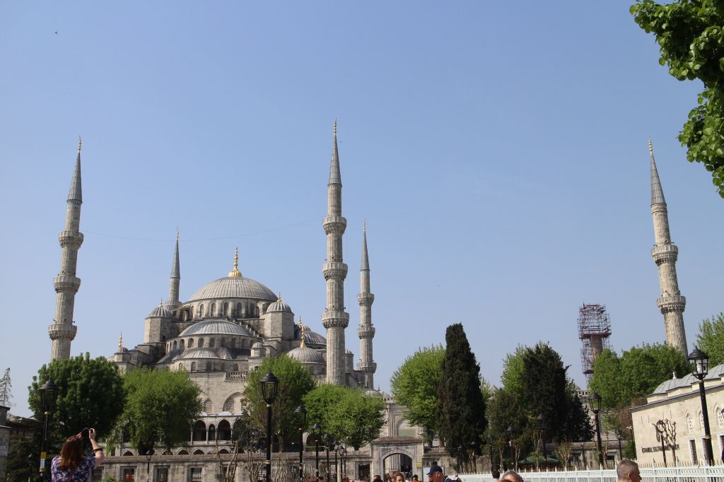 土耳其语为苏丹阿赫迈特清真寺(sultanahmet camii,英语则标识为蓝色