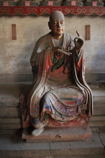 盘腿苦思的罗汉