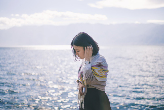 拍照怎么构图坐着 CghzgFSuBayAX5R8AAFMjjQKmX0781_C_671_10000_Q90.jpg