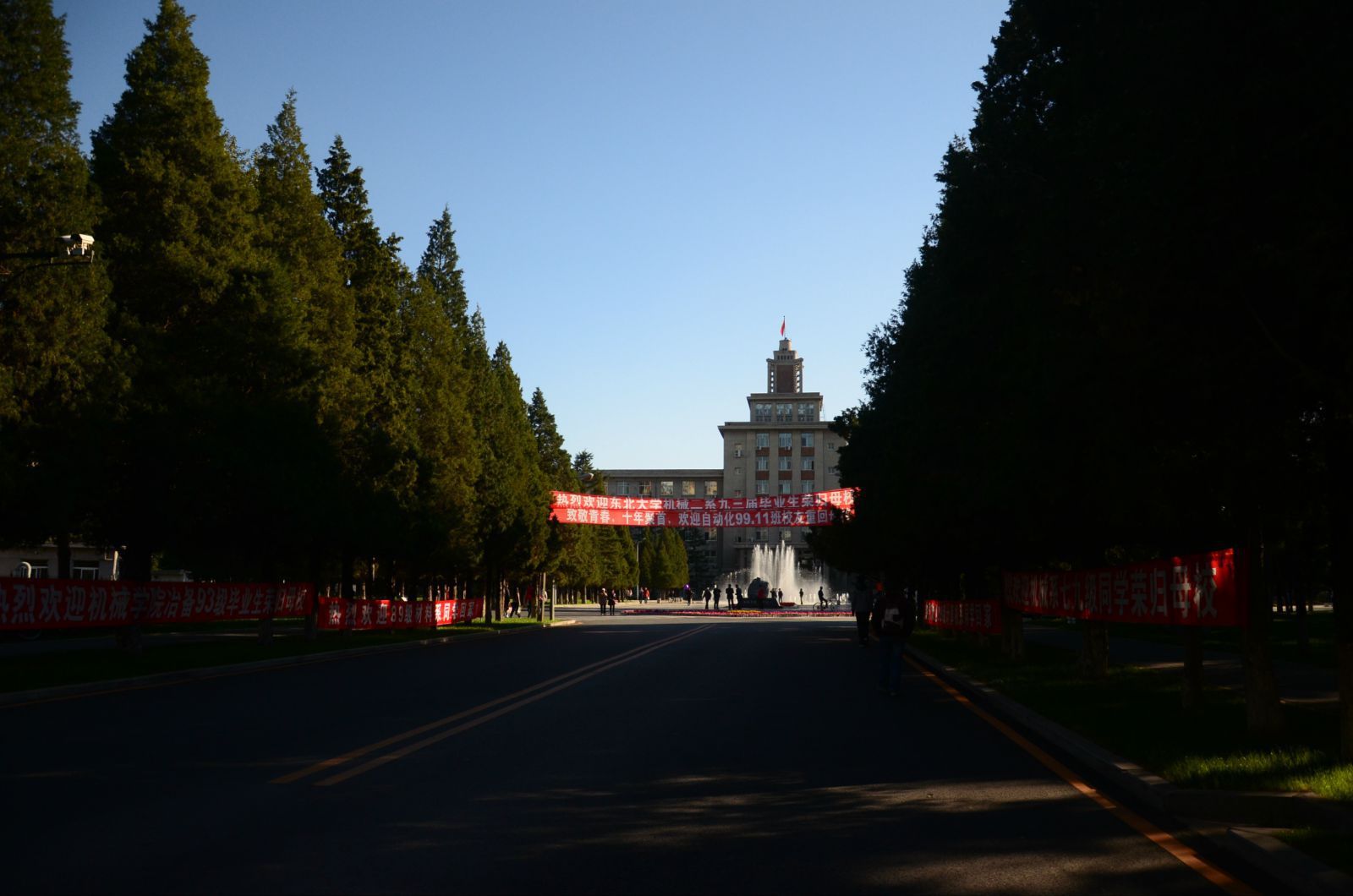 蘇聯式風格的主樓,很能體現東北大學的整體建築風格——謹嚴,大氣,又