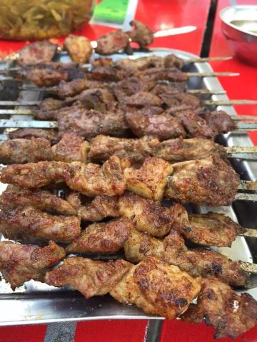 新疆烤肉,现在写到这里好像回新疆吃牛肉烤 伊宁城市海景公园