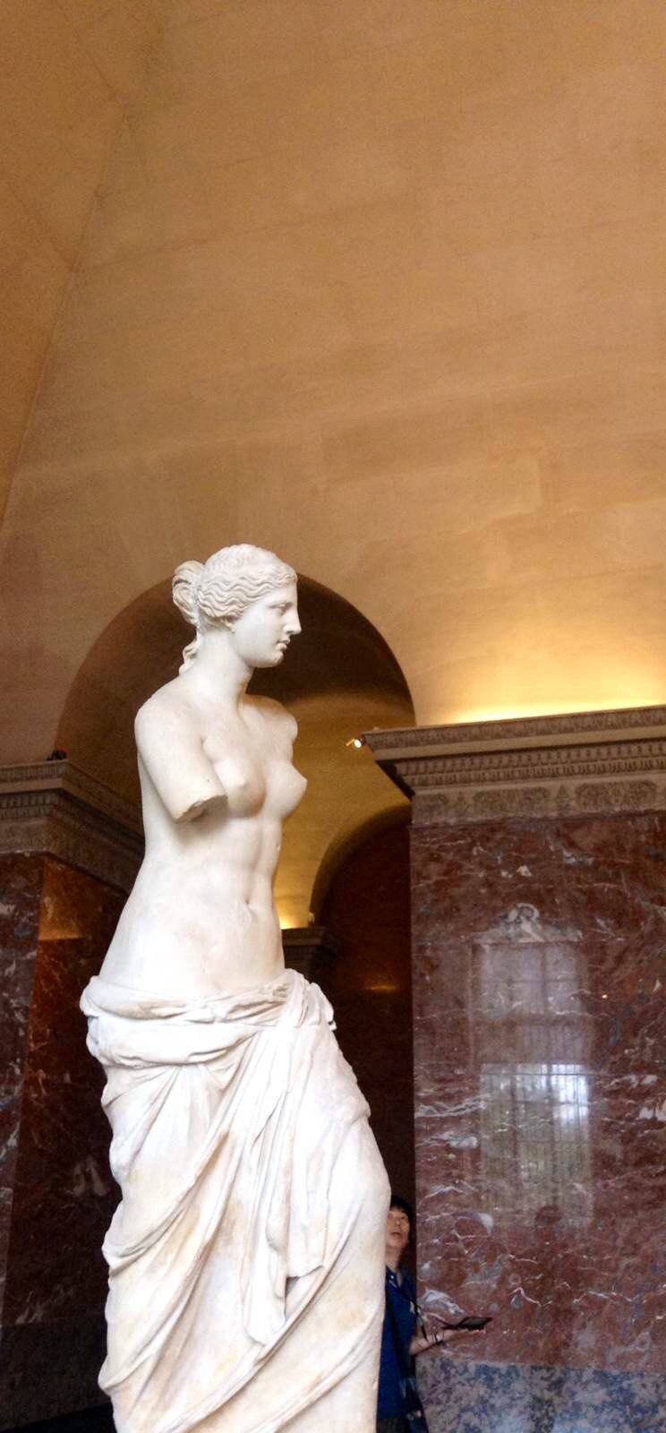巴黎卢浮宫维纳斯雕像图片