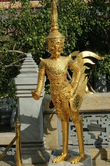 披金戴银的雕像 大皇宫