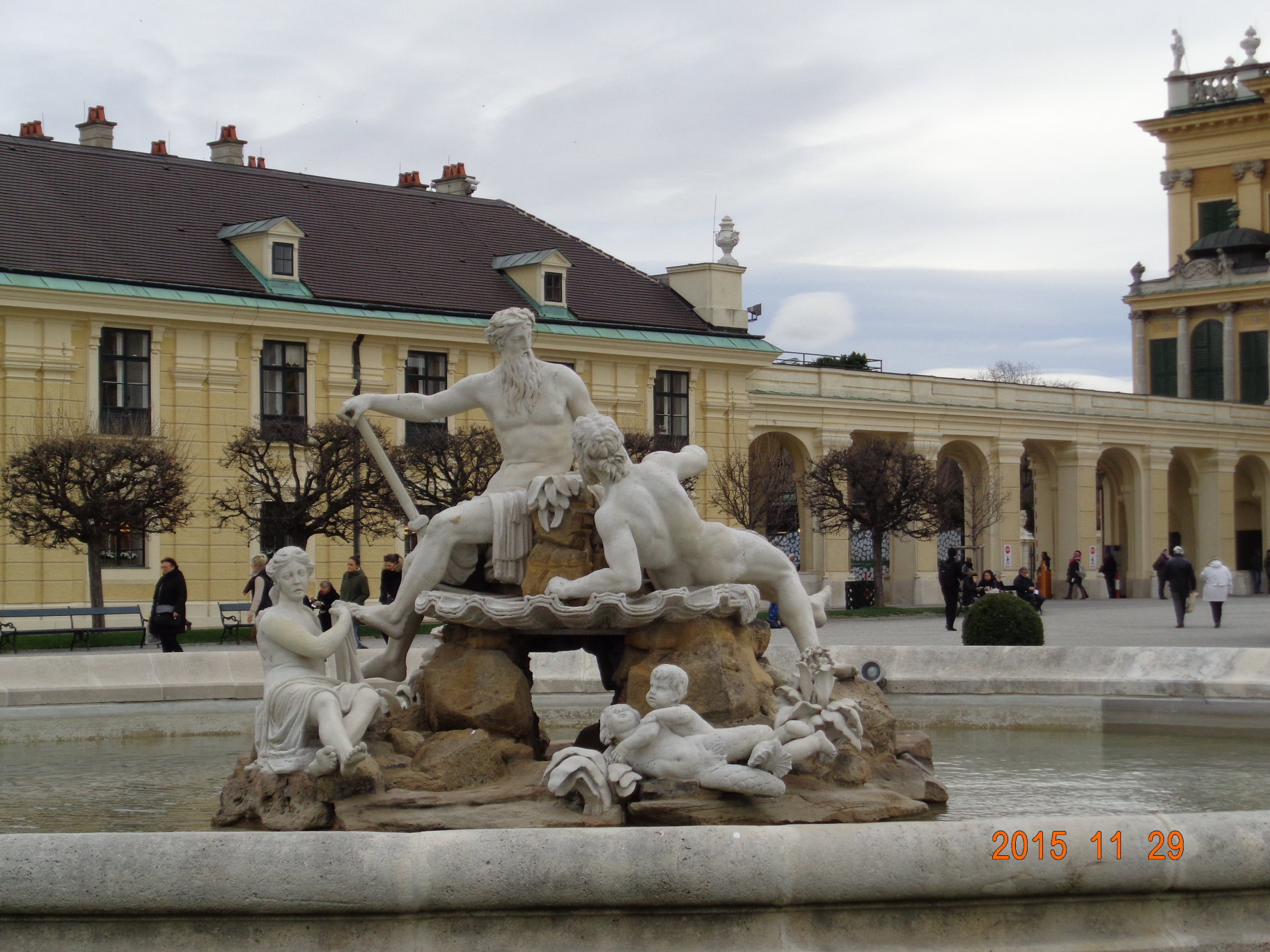 揭示战乱的残酷,奥地利人珍惜和平,喜爱音乐.