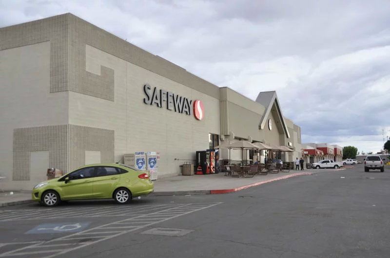 safeway是美國第二大連鎖超市,它是佩奇最大的建築了.