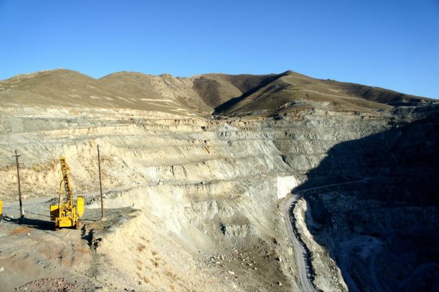 三号矿坑是全新疆人民的骄傲,乃至全中国人民的功勋地.