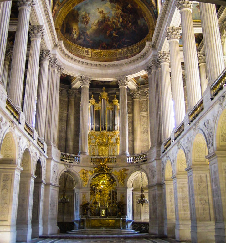 如果说卢浮宫是一座世界历史文明的殿堂,则凡尔赛更像一座法国宫廷