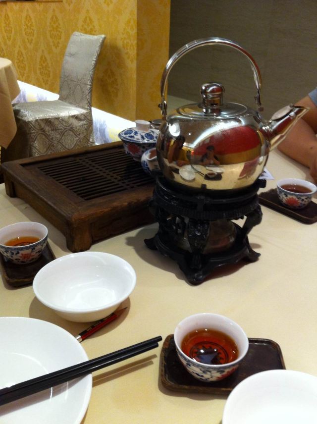 7点起来十点才排到位吃早茶,广东人早茶太疯狂