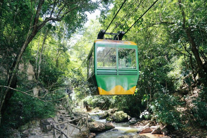 速降的地方,达坦拉瀑布,瀑布比较一般,不过路上的藤条索道还有点意思