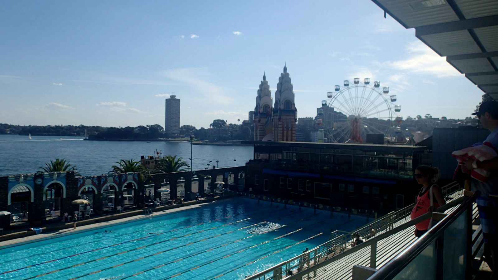 旁邊就是luna park(月神公園,就是個名字怪異的遊樂園).