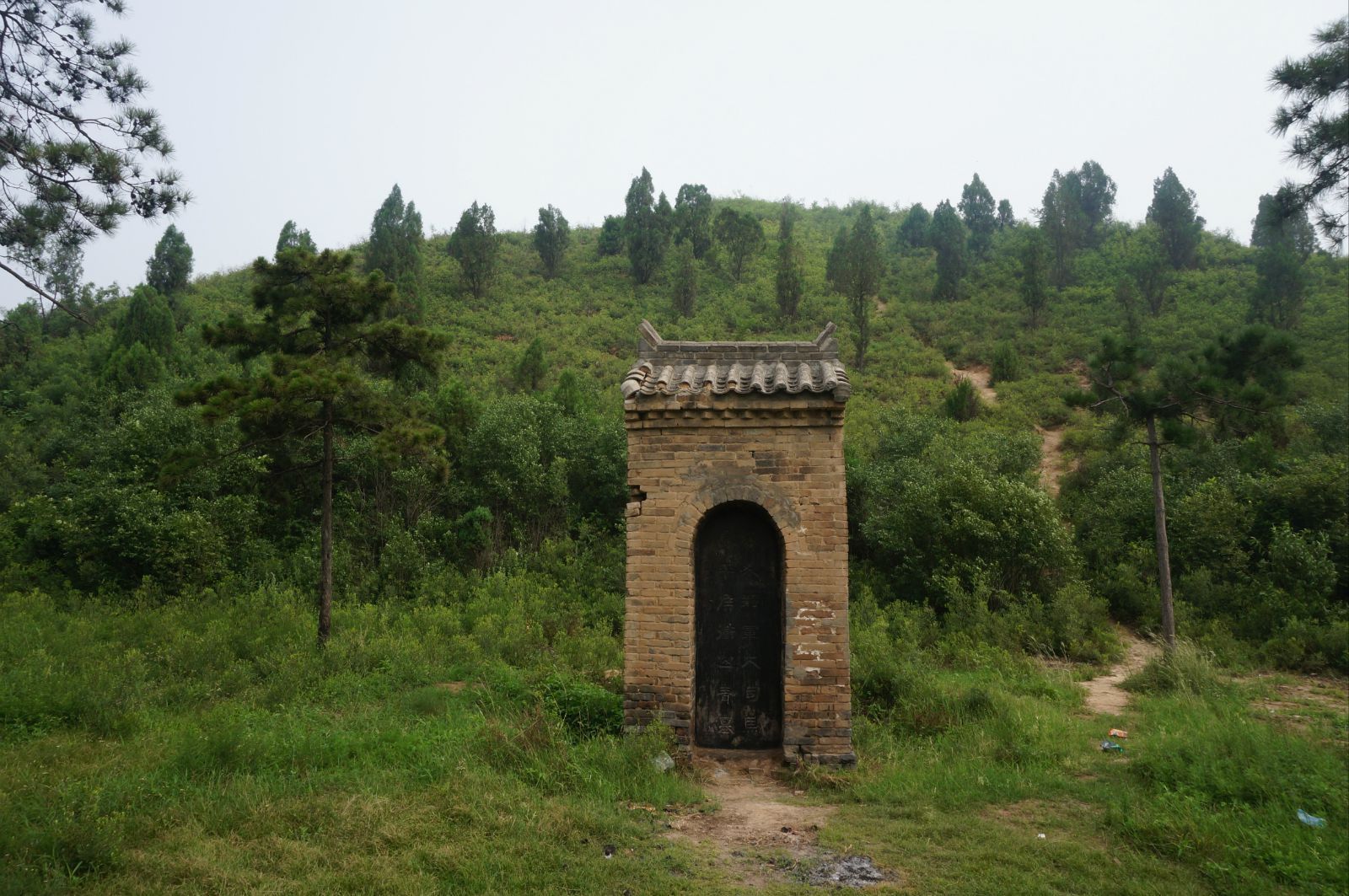 大將軍的墓位於茂陵東北角,大將軍和小霍一左一右葬在漢武帝劉徹兩側.