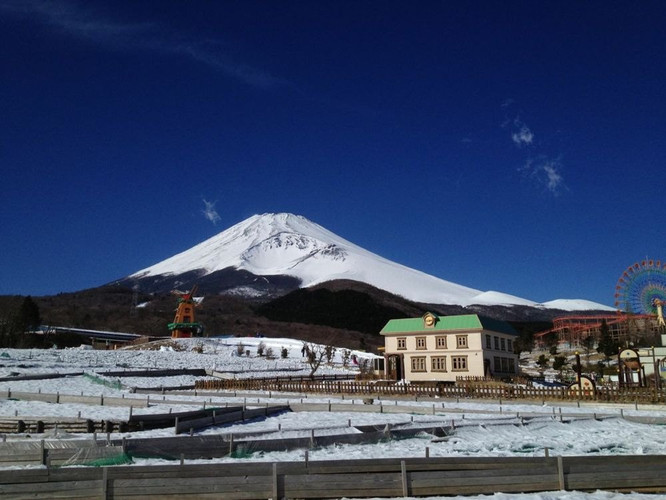 登上高高的富士山