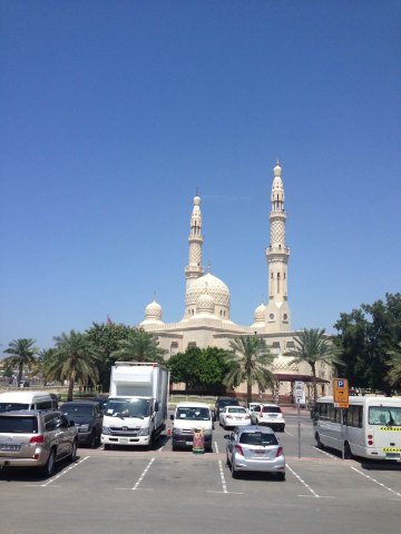 卓美亚清真寺,这才知道卓美亚=朱美拉,也就是浦东卓美亚喜马拉雅是