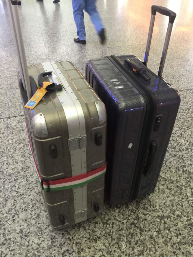 带着2个大行李箱,独自坐飞机到一个陌生的国家,找在国外留学的闺蜜