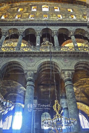 传说之所以没有建楼梯是因为查士丁尼大帝非常爱自己的妻子提奥多拉