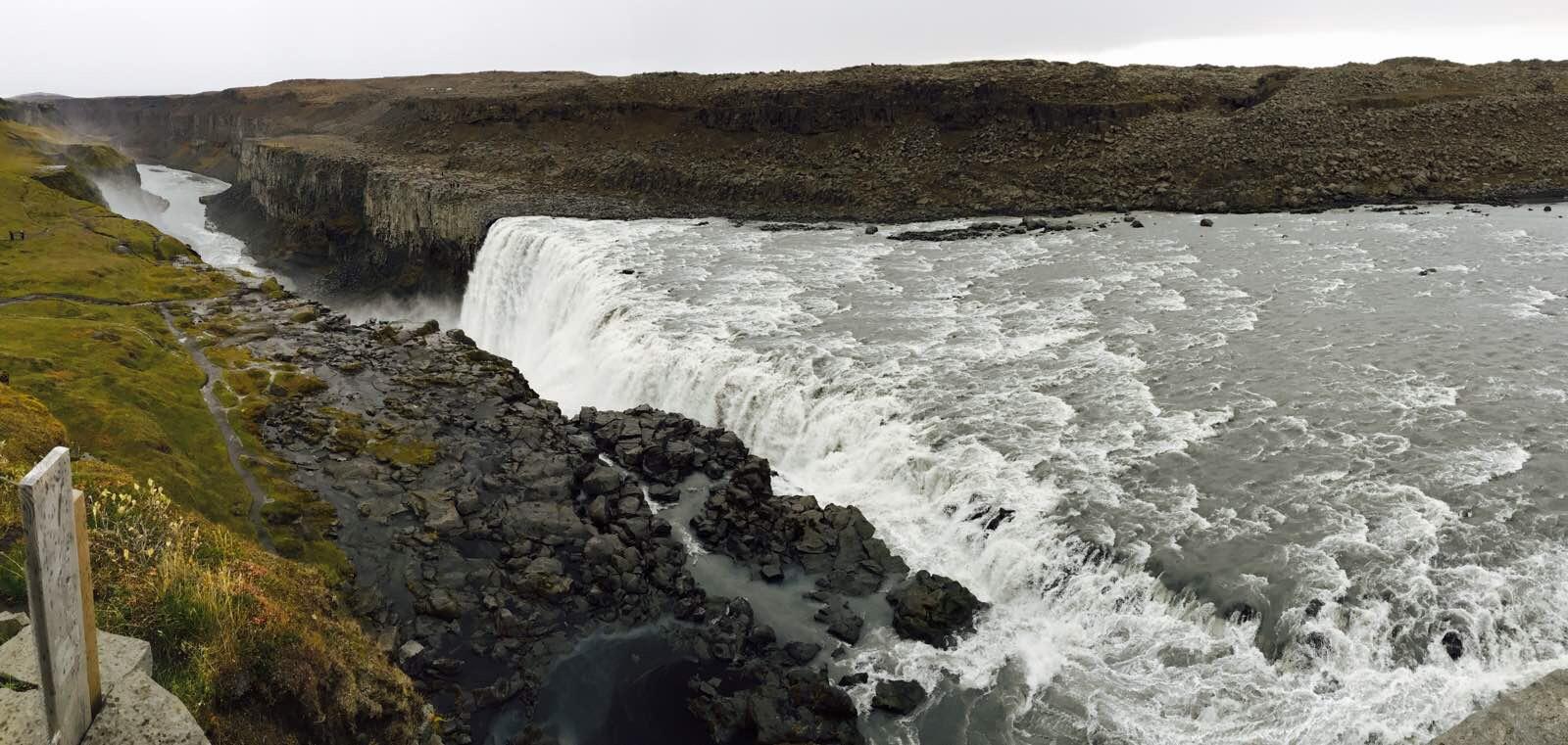 景點:歐洲最大瀑布dettifoss,沒有那麼精緻,在粗獷的環境下,波濤滾滾