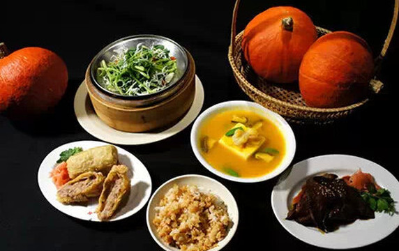 打以宜兰菜为特色的改良式台湾乡土料理,充分绽放食材本身的天然滋味