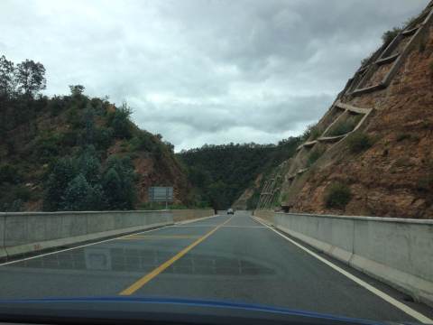 高速开到元谋县转s214省道,继续往楚雄走. 大理