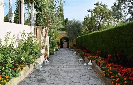 想象下夜晚亮起灯的这条路 罗斯柴尔德别墅后花园