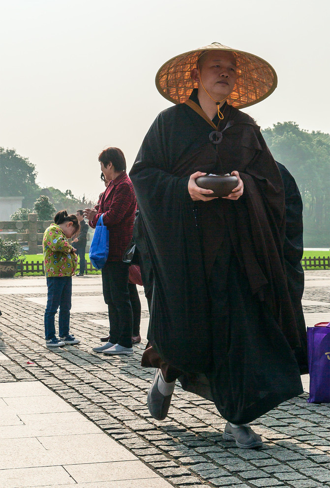 僧人内衣_僧人背影图片(2)