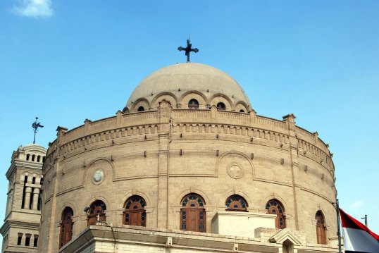 悬空教堂边上的建筑 悬挂教堂