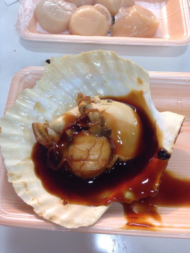 黑门三平吃的扇贝 大阪黑门市场