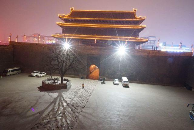 西安有多少人口_一沿海城市一内陆城市,青岛和西安两个城市哪个城市更 发达(3)