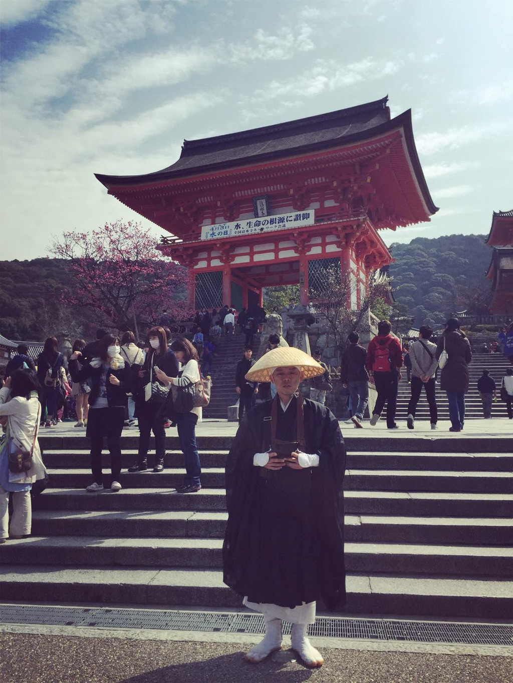 本来以为是在这里练定力的,后来发现只要你投钱,会念经替你祈福.