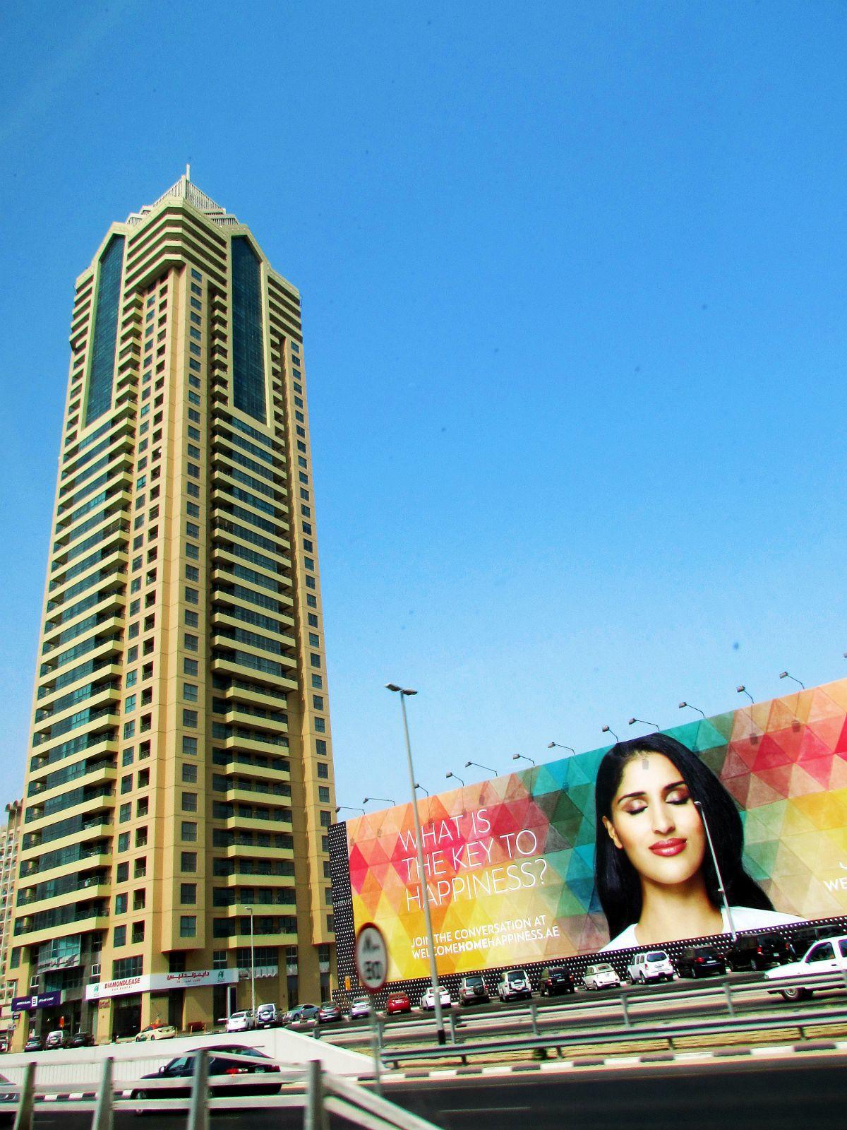 迪拜码头(dubai marina)以前称为"西隅码头",是世界上最大的人工