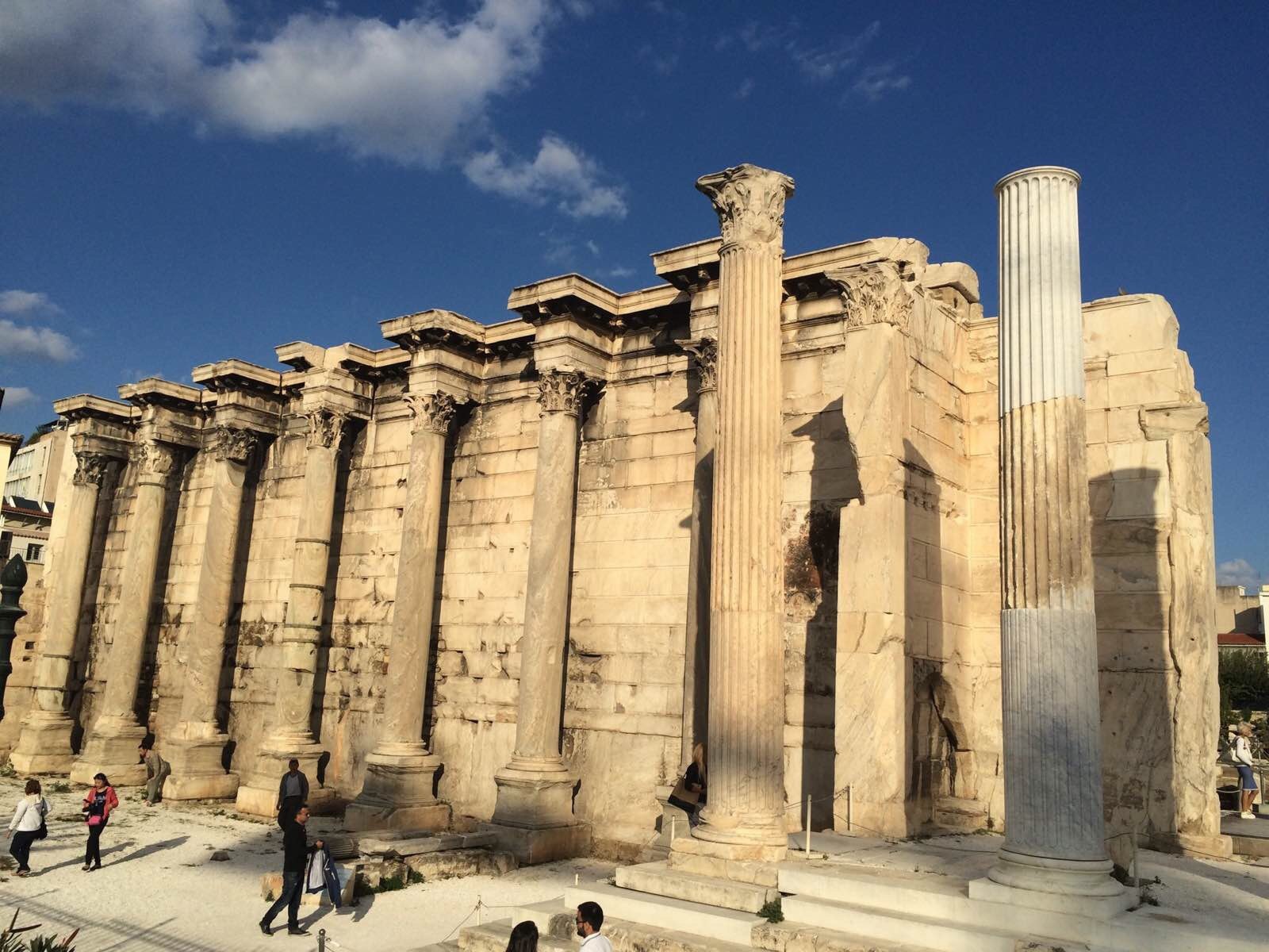 这就是前面说的科林斯式柱廊corinthian～ 哈德良图书馆